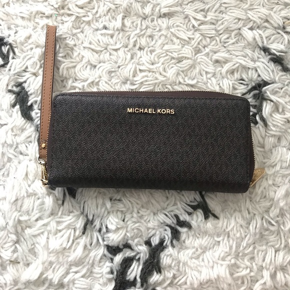 Michael Kors Handbags - Michael Kors Jet-Set Monogram Wristlet LOOKS NEW